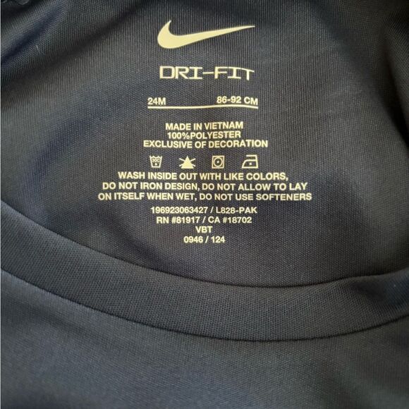 Nike girls 2 pc set with graphic shirt very beautiful colors - Picture 4 of 4